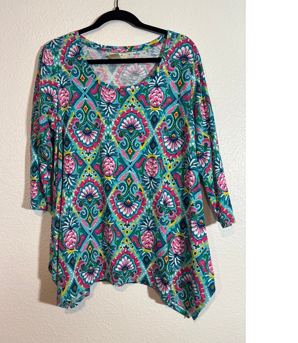 Caribbean Joe Women's Size L Pineapple Tropical 3/4 Sleeves Asymmetric Hem Top